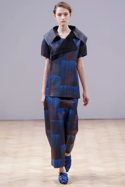 Look 25